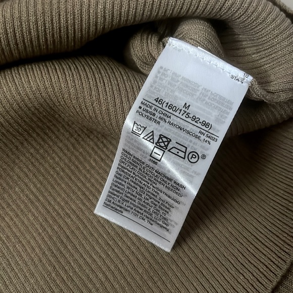 Banana Republic Tank Top - Picture 9 of 9